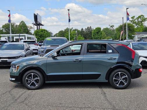 2024 Kia Niro SX