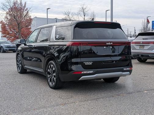 2024 Kia Carnival EX