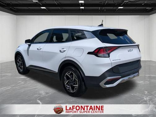 White Pearl 2025 Kia Sportage LX
