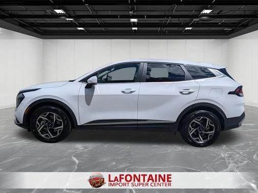 White Pearl 2025 Kia Sportage LX