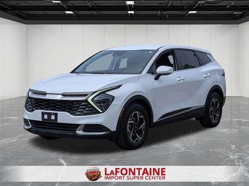 White Pearl 2025 Kia Sportage LX