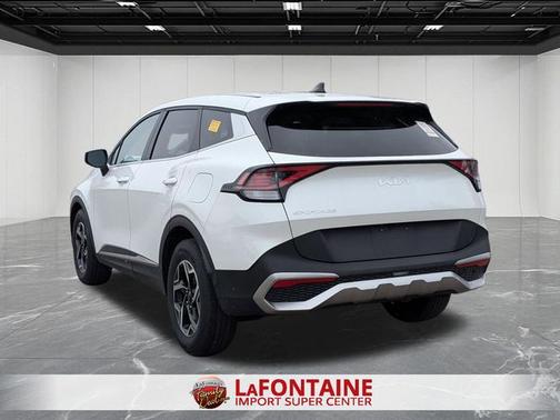 Snow White Pearl 2024 Kia Sportage LX