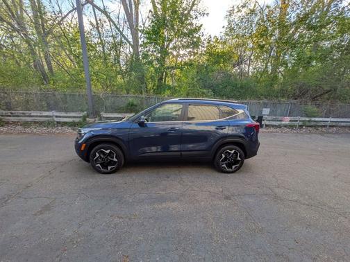 Ocean Blue 2024 Kia Seltos EX