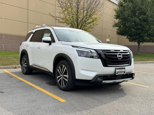 2025 Nissan Pathfinder Platinum 4WD