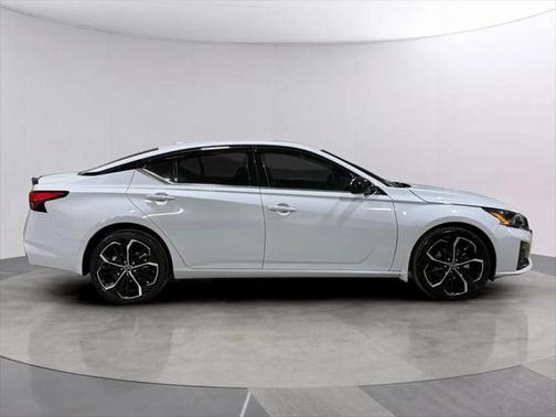 2023 Nissan Altima SR Intelligent AWD