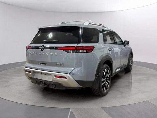2024 Nissan Pathfinder Platinum 4WD