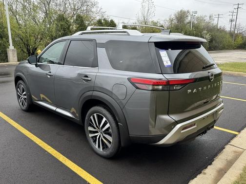 2025 Nissan Pathfinder Platinum 4WD