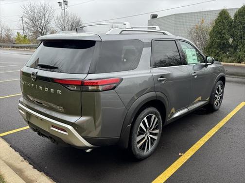 2025 Nissan Pathfinder Platinum 4WD