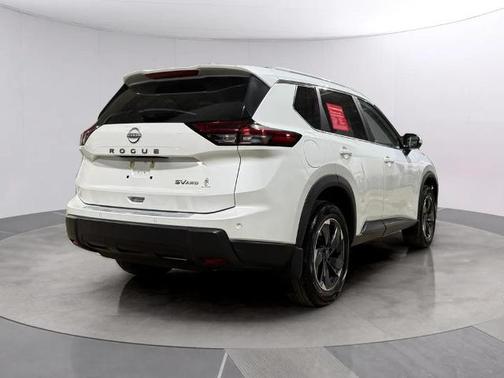 Everest White P 2024 Nissan Rogue SV