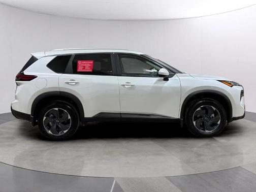 Everest White P 2024 Nissan Rogue SV