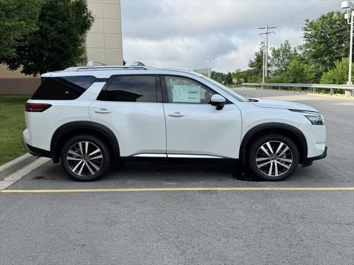2025 Nissan Pathfinder Platinum 4WD