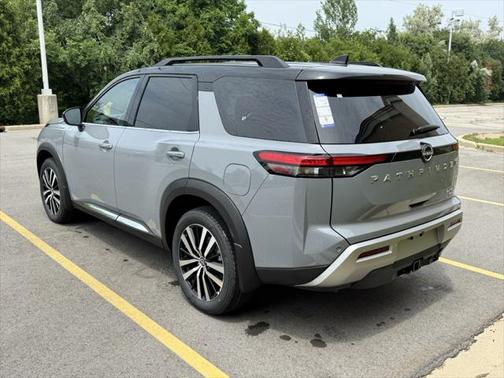2025 Nissan Pathfinder Platinum 4WD