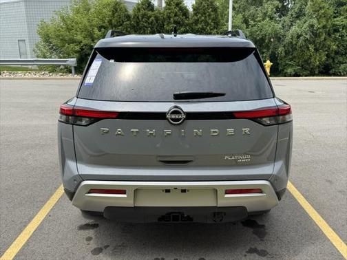 2025 Nissan Pathfinder Platinum 4WD
