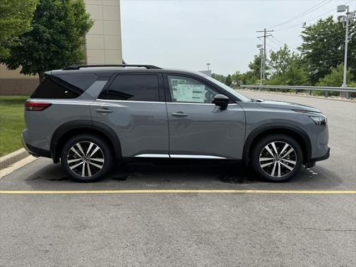 2025 Nissan Pathfinder Platinum 4WD