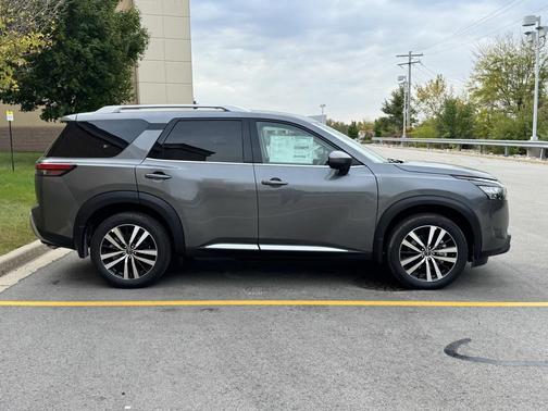 2025 Nissan Pathfinder Platinum 4WD
