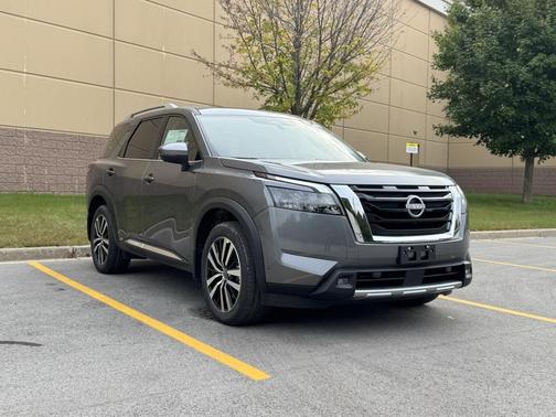 2025 Nissan Pathfinder Platinum 4WD