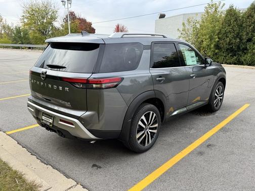 2025 Nissan Pathfinder Platinum 4WD