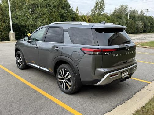 2025 Nissan Pathfinder Platinum 4WD