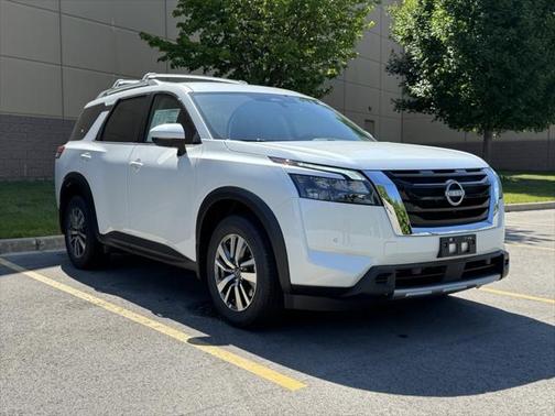 2025 Nissan Pathfinder SL 4WD
