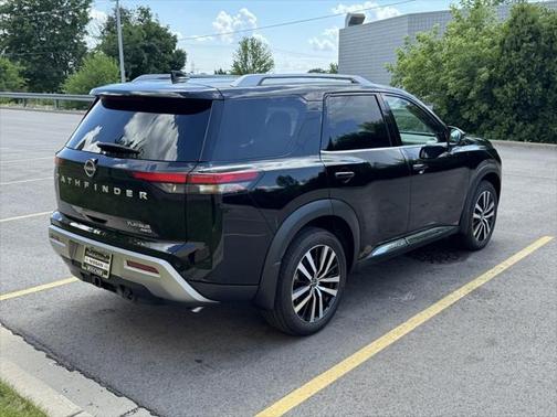 2025 Nissan Pathfinder Platinum 4WD