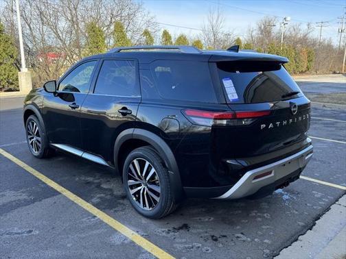 2025 Nissan Pathfinder Platinum 4WD