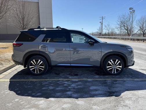 2025 Nissan Pathfinder Platinum 4WD