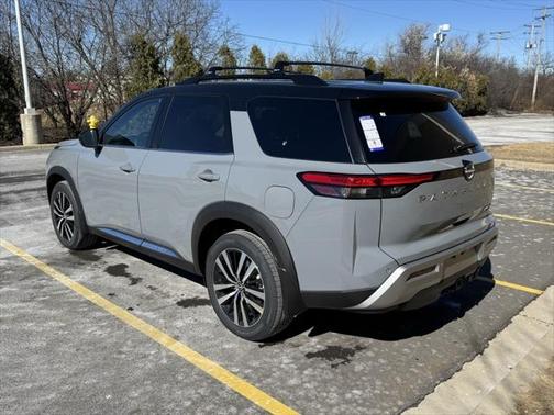 2025 Nissan Pathfinder Platinum 4WD