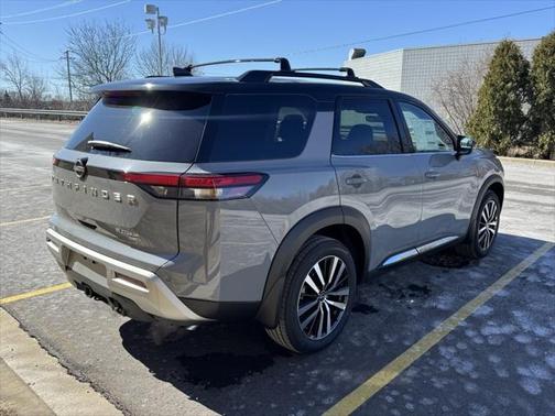 2025 Nissan Pathfinder Platinum 4WD