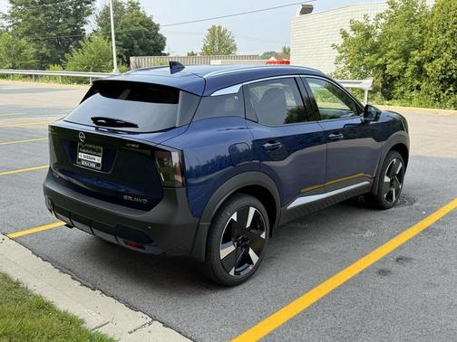 2025 Nissan Kicks SR