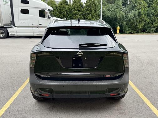 2025 Nissan Kicks SR