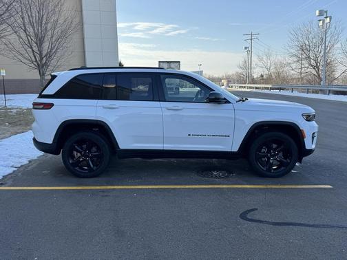 2023 Jeep Grand Cherokee Altitude