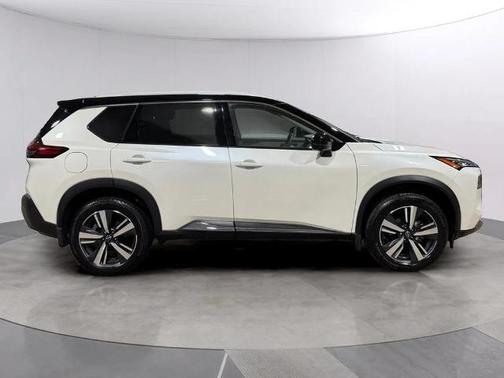 2 Tone White / Black Roof 2023 Nissan Rogue SL