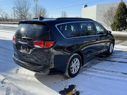2021 Chrysler Voyager LX