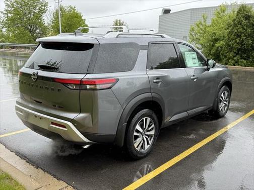 2025 Nissan Pathfinder SL 4WD