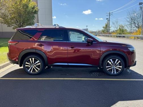 2025 Nissan Pathfinder Platinum 4WD