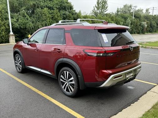 2025 Nissan Pathfinder Platinum 4WD