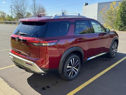 2025 Nissan Pathfinder Platinum 4WD