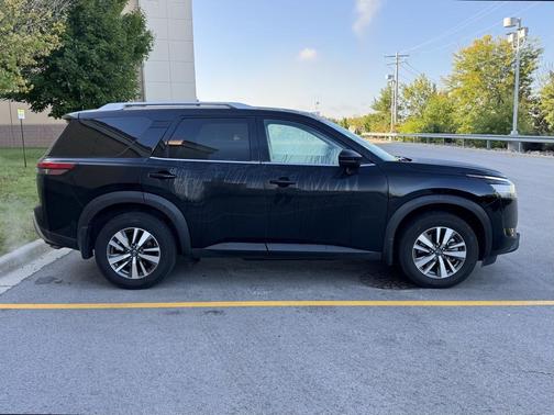 2024 Nissan Pathfinder SL 4WD