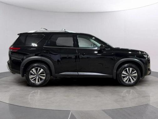 2024 Nissan Pathfinder SL 4WD