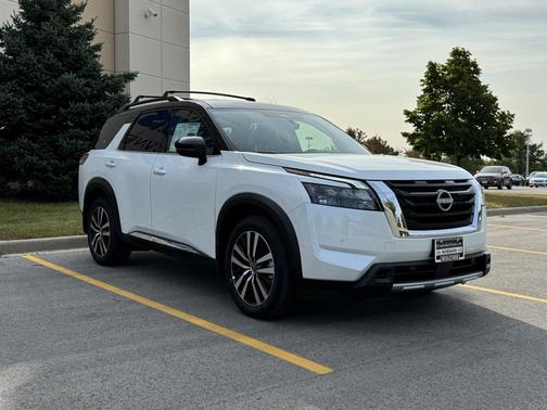 2025 Nissan Pathfinder Platinum 4WD