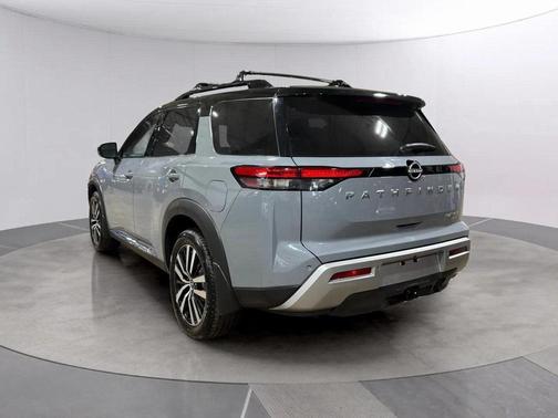 2024 Nissan Pathfinder Platinum 4WD