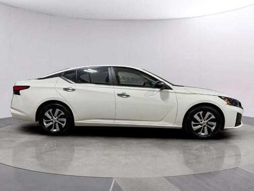Glacier White 2025 Nissan Altima S