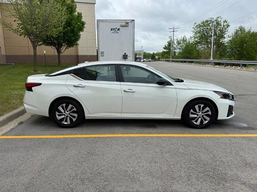 Glacier White 2025 Nissan Altima S