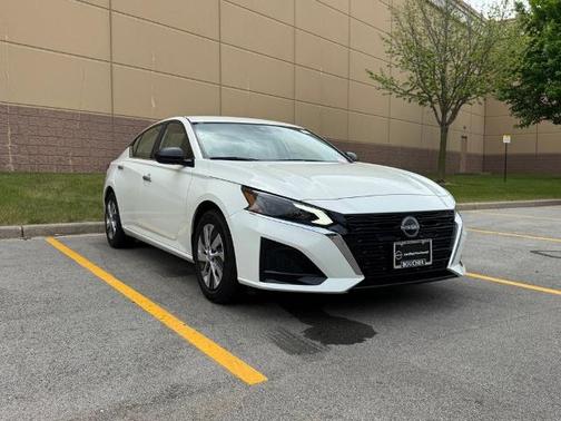 Glacier White 2025 Nissan Altima S