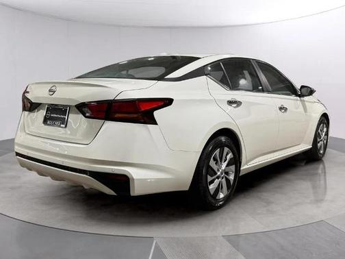 Glacier White 2025 Nissan Altima S