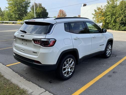 2022 Jeep Compass Latitude Lux
