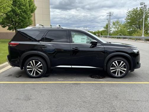 2025 Nissan Pathfinder Platinum 4WD