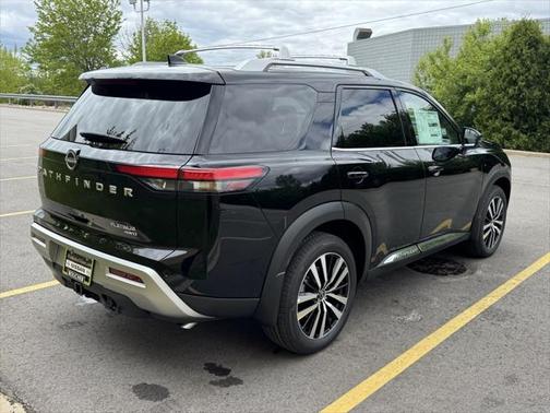 2025 Nissan Pathfinder Platinum 4WD