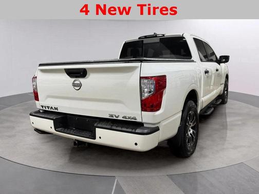 2023 Nissan Titan SV