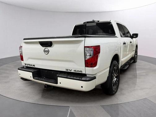 2023 Nissan Titan SV